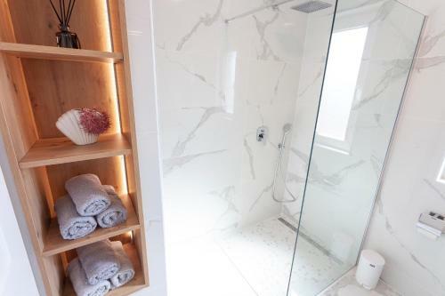New * Modern Stylish Sea & Mountain View Apartment