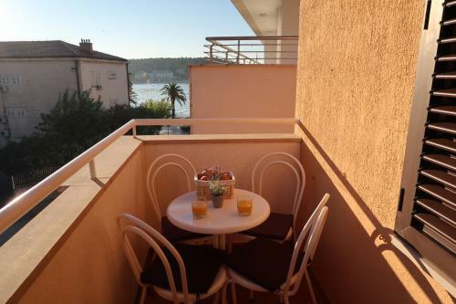 Apartment Makarska With Sea View VII