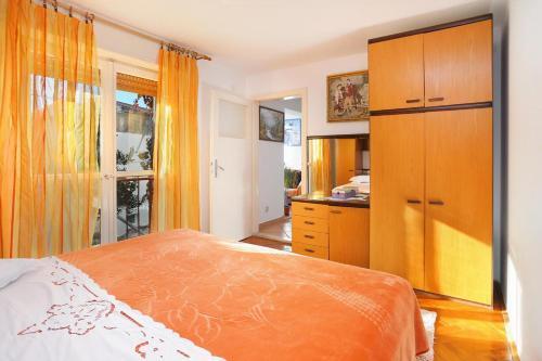 Apartments With A Parking Space Makarska - 18498