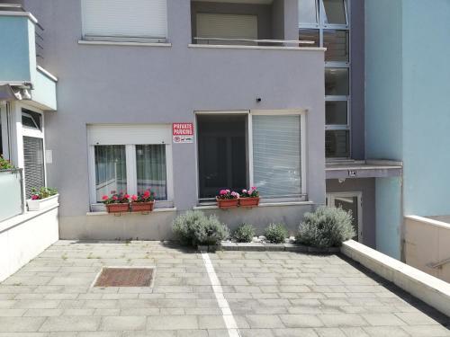 Near Beach Apartment Reno With Private Parking