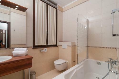 Hostal Luxury Rooms Near The Beach3