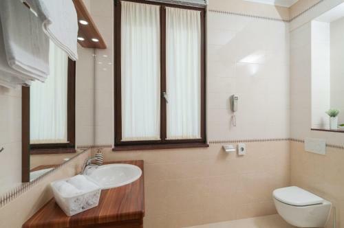 Hostal Luxury Rooms Near The Beach2