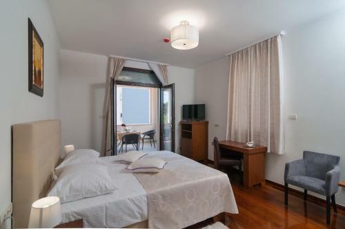 Hostal Luxury Rooms Near The Beach2