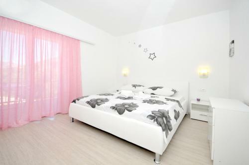 Apartment Mira