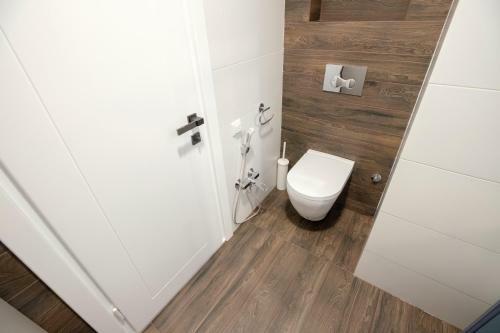 Gq Premium Apartments In Alliance Palace