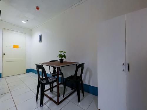 Hotel Vaccinated Staff - Oyo 809 Crowne One Condo