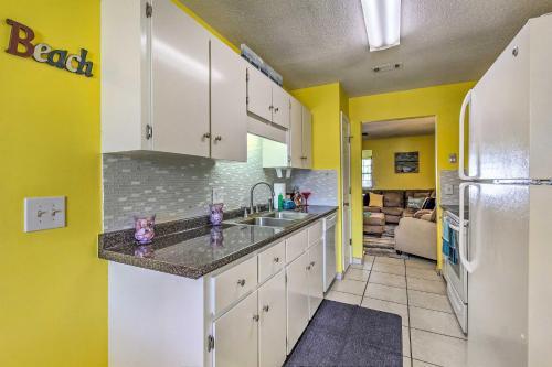 Vibrant Pcb Townhome With Private Outdoor Oasis