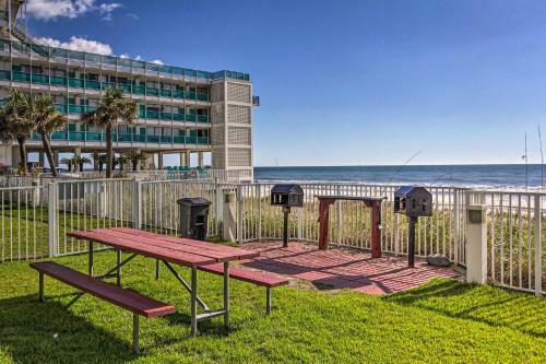 Apartamento Beachfront Condo With Stunning Ocean Views And Pool!