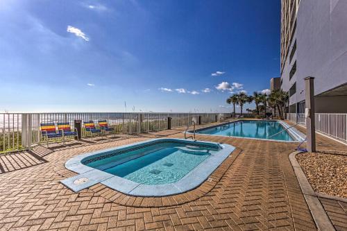 Apartamento Beachfront Condo With Stunning Ocean Views And Pool!