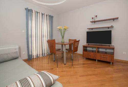 Apartments Romana