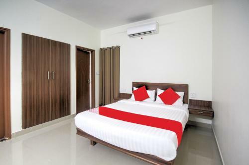 Hotel Oyo 48373 Sri Darshanam Homes