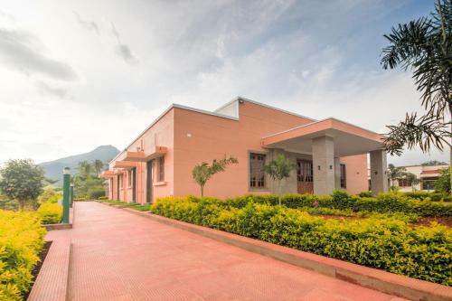 Hotel Oyo 48373 Sri Darshanam Homes