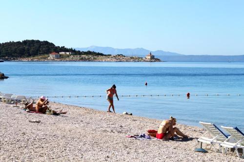 Apartments With A Parking Space Makarska - 18170