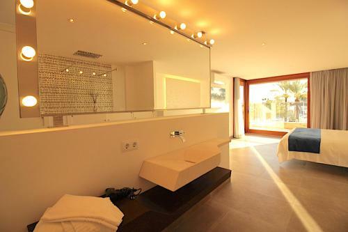 4 Bedroom Luxury Apartment With Sea View