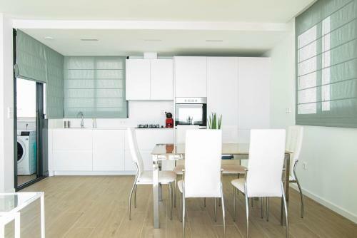 Modern Sea Front Reef Apartment