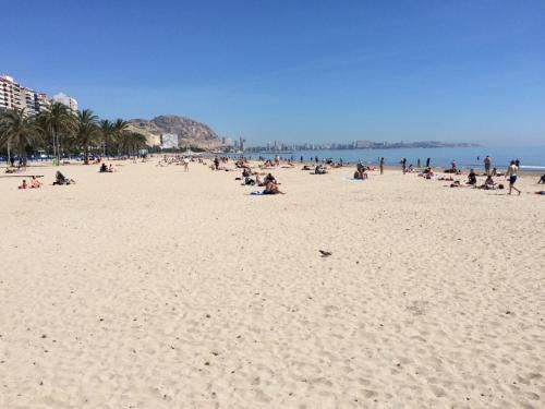 6 Bedrooms Large Apartment By The Beach