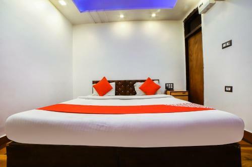 Bed & Breakfast Vaccinated Staff- Oyo Flagship 70121 Savera Inn