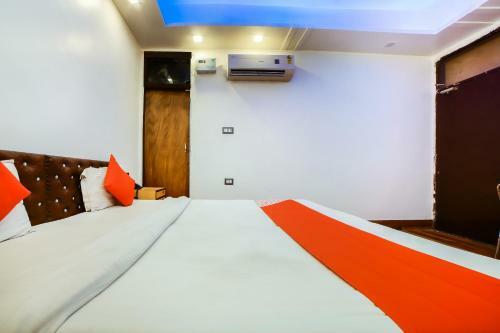 Bed & Breakfast Vaccinated Staff- Oyo Flagship 70121 Savera Inn