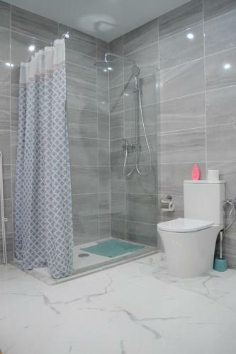 Impressive 1 Bed Apartment With A Stunning Bathroom And Terrace Cb4ev