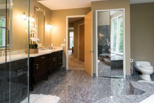 Nature Living Luxury Private Home Pristine Lake