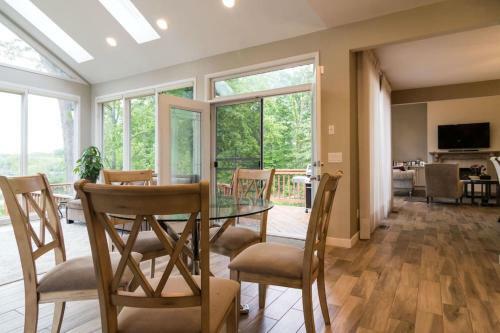 Nature Living Luxury Private Home Pristine Lake