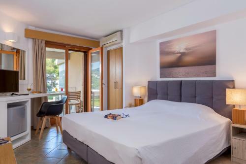 Cape Kanapitsa Hotel & Suites