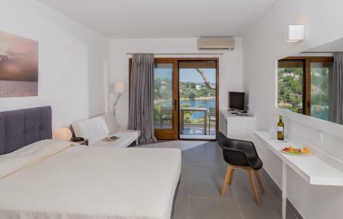 Cape Kanapitsa Hotel & Suites