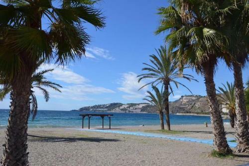 Apartment In First Row To The Sea, Almu��car