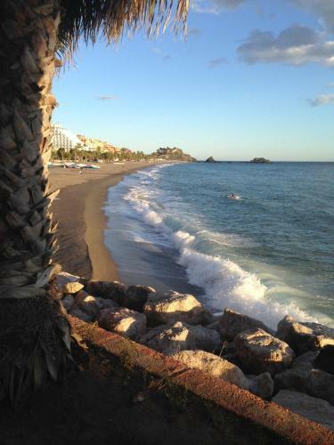 Apartment In First Row To The Sea, Almu��car