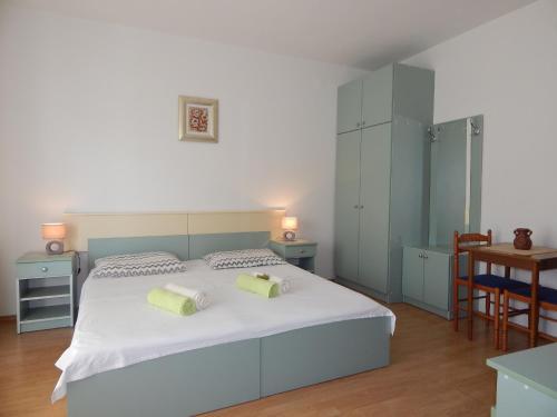 Hostal Rooms And Apartments Porat