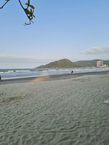 Lindo Apartamento - 3 Quartos - Na Quadra Do Mar