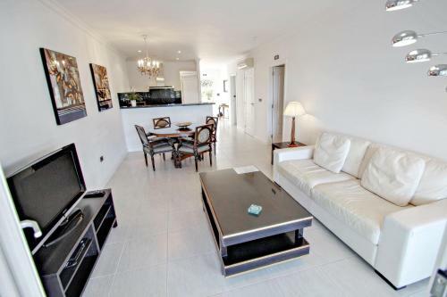 Hayley - Modern Apartment With Sea View In Benissa