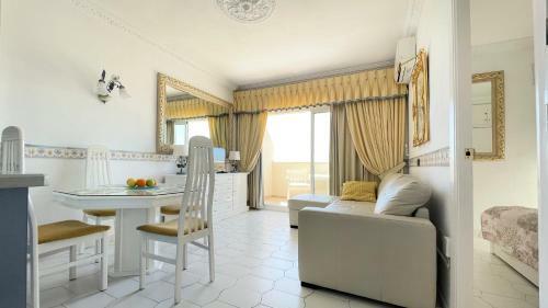 Beautiful Apartment With Sea Views, Benal Beach