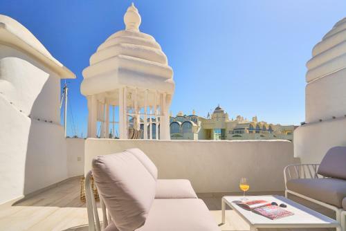 Weforyou Ola Puerto Marina Apartment