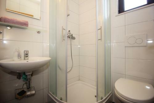 Hostal Obradovi? Rooms & Apartments