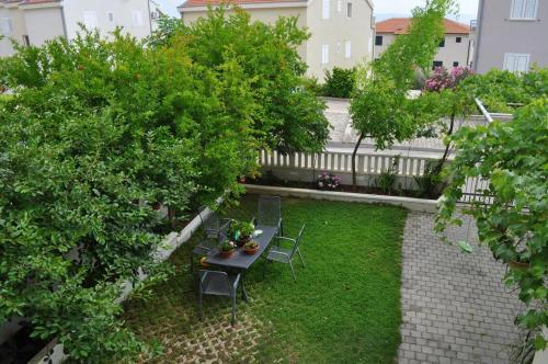 Apartments With A Parking Space Makarska - 14667