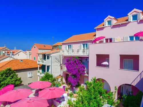 Apartments Marhela Jakov