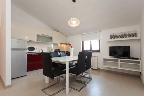 Hostal Apartments Alice