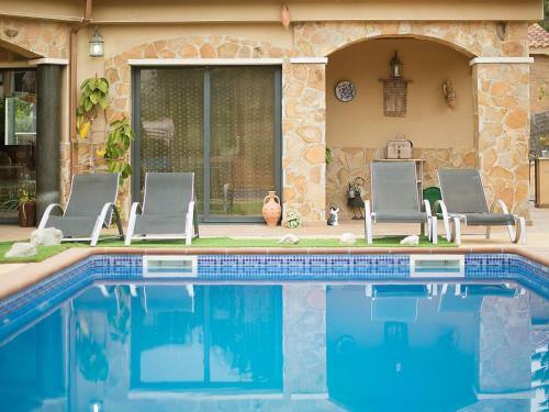 R58 Villa Arrabal Con Piscina Y Gran Patio
