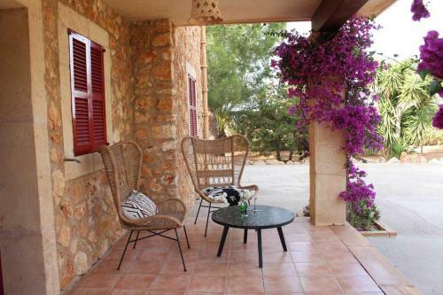 Lovely 4-bed House Close To Campos