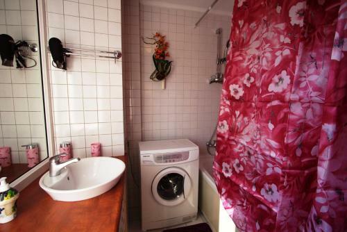 Nadezhda Apartrments Near Opera Theatre