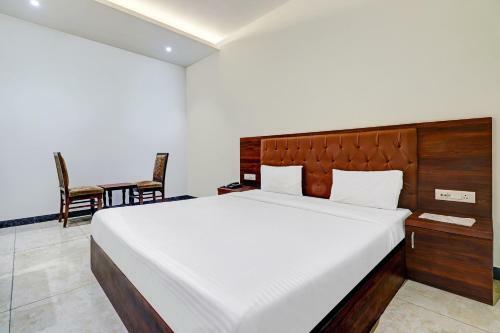 Capital O 85838 Hotel Gr Palace