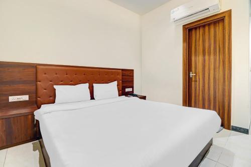 Capital O 85838 Hotel Gr Palace