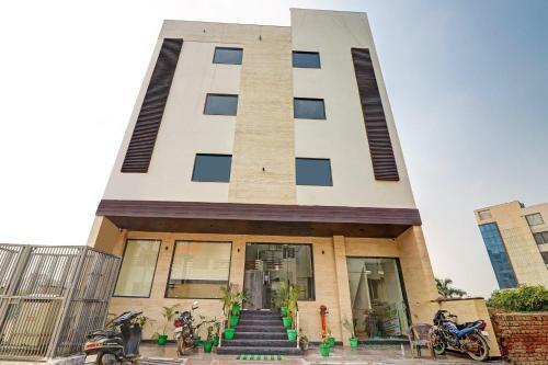 Capital O 85838 Hotel Gr Palace