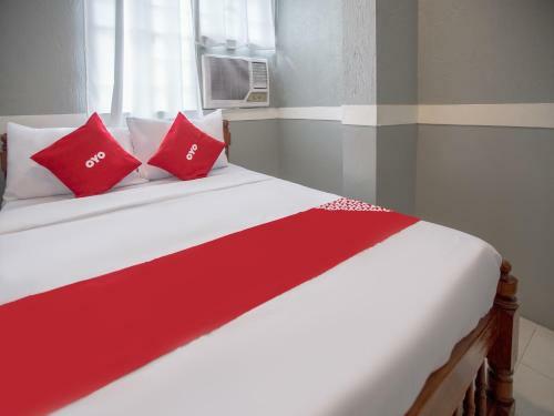 Hotel Vaccinated Staff - Oyo 588 Sunrock Resort