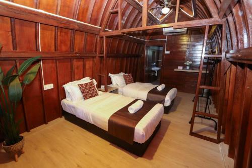 8 Wooden House