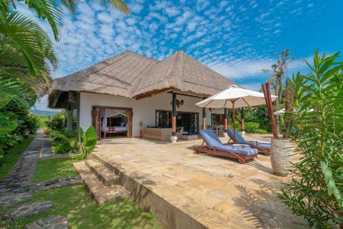 Villa Agus Mas - Serene & Calm Beachfront Villa!