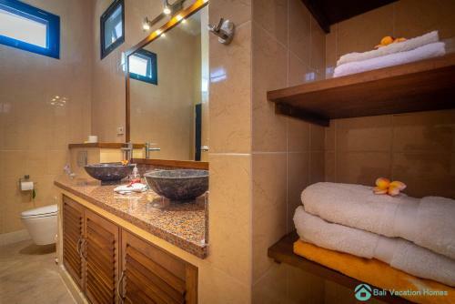 Villa Namast� - Beachfront At Lovina 10p, Pool, Bbq