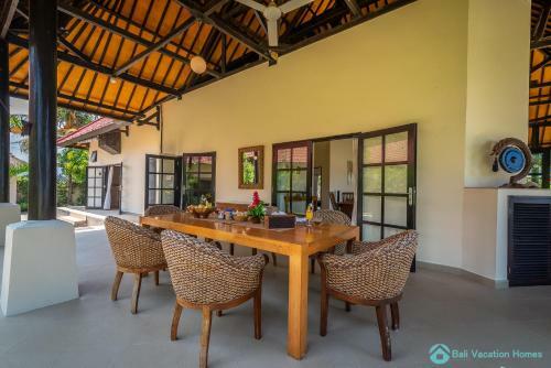 Villa Namast� - Beachfront At Lovina 10p, Pool, Bbq
