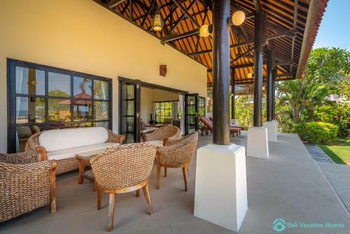 Villa Namast� - Beachfront At Lovina 10p, Pool, Bbq